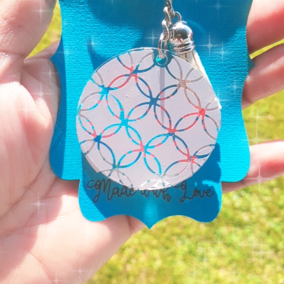 Fur Mom Acrylic Rhinestone Keychain - Picture 2 of 3